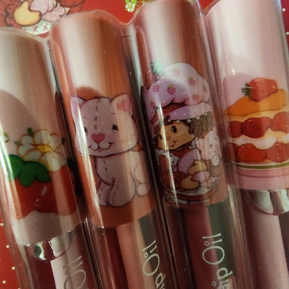 NWT CELAVI x STRAWBERRY SHORTCAKE Berry Sweet Glow Lip Oil Set 4 - Picture 5 of 5